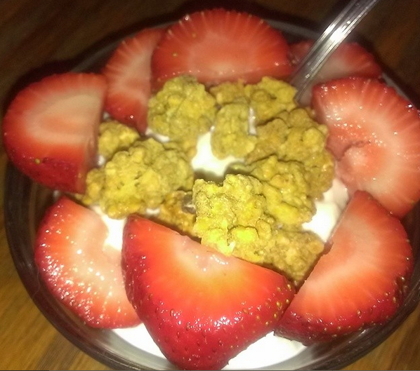 yogurt strawberry granola