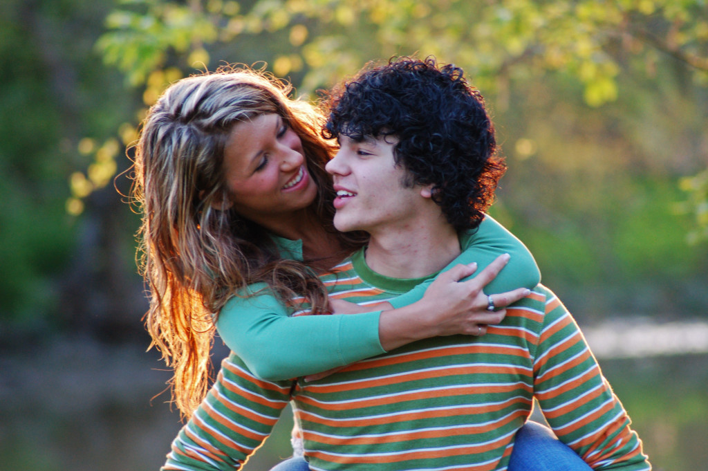 YoungCoupleEmbracing-20070508