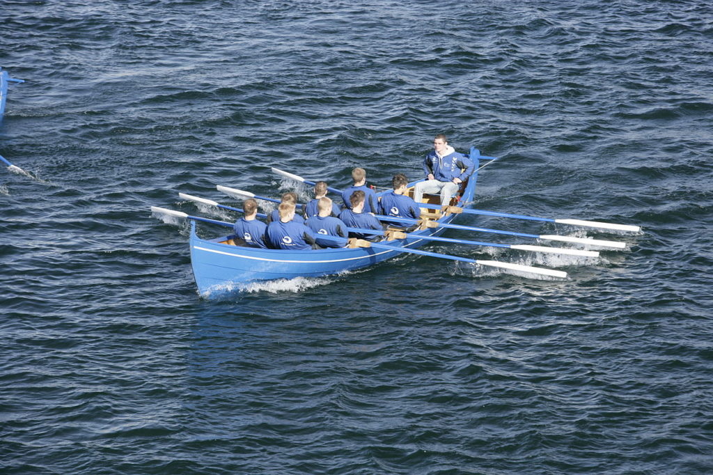 1280px-knorrur_a_faroese_rowing_boat_24_ft